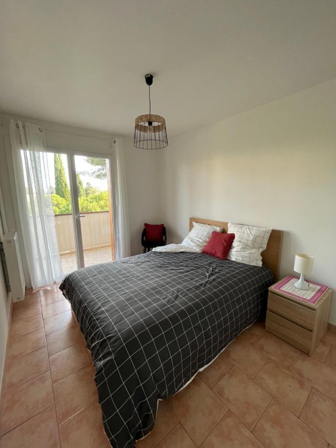 T2 Avec Terrasse & Parking A 5 Min Du Centre, 10 Min Des Plages Hyeres Exterior photo